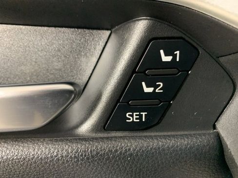 Used 2021 Toyota RAV4 Limited image 18