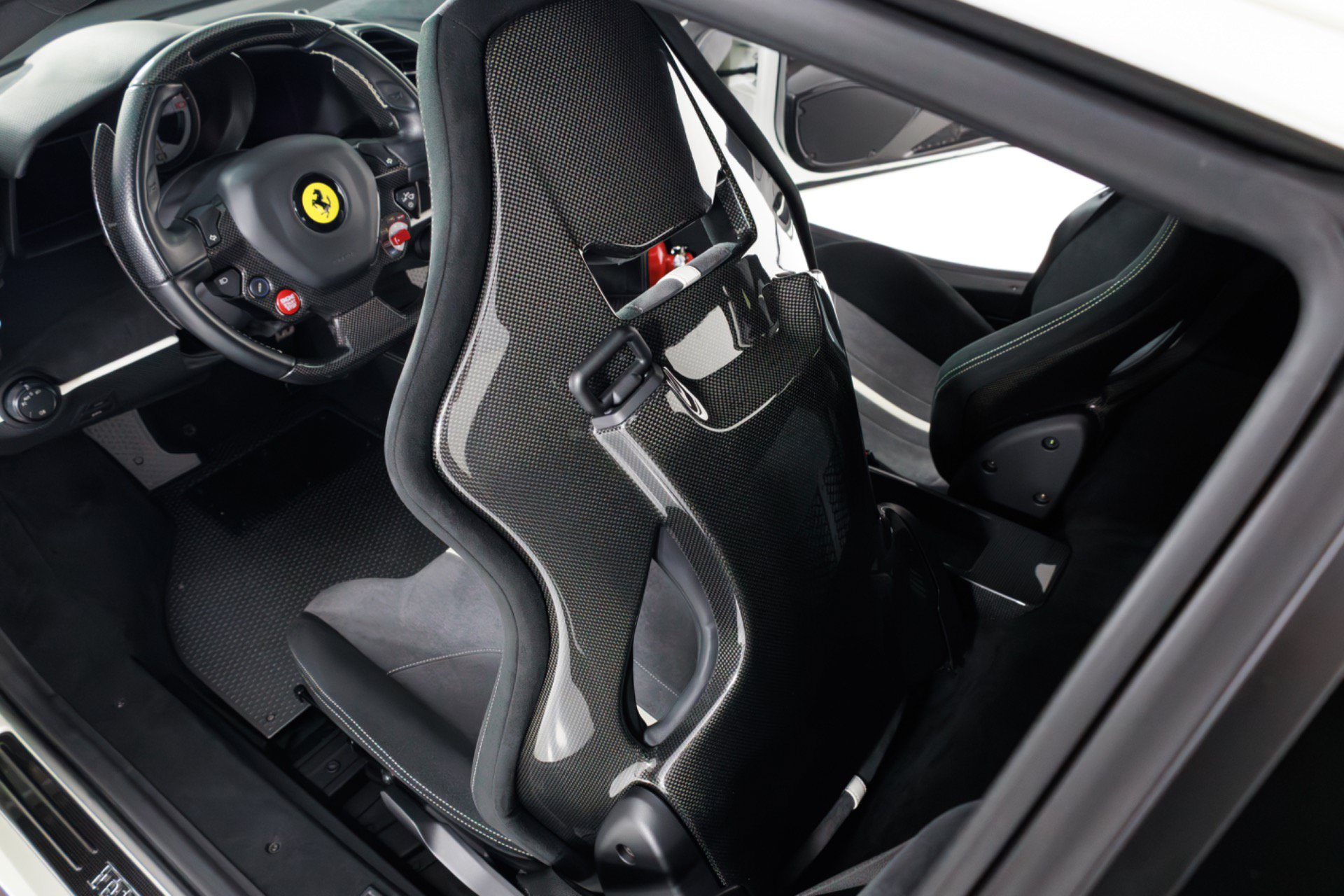Used 2020 Ferrari 488 Pista Coupe RWD image 41