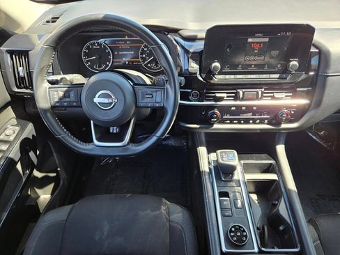 Used 2022 Nissan Pathfinder SV AWD/4WD image 11