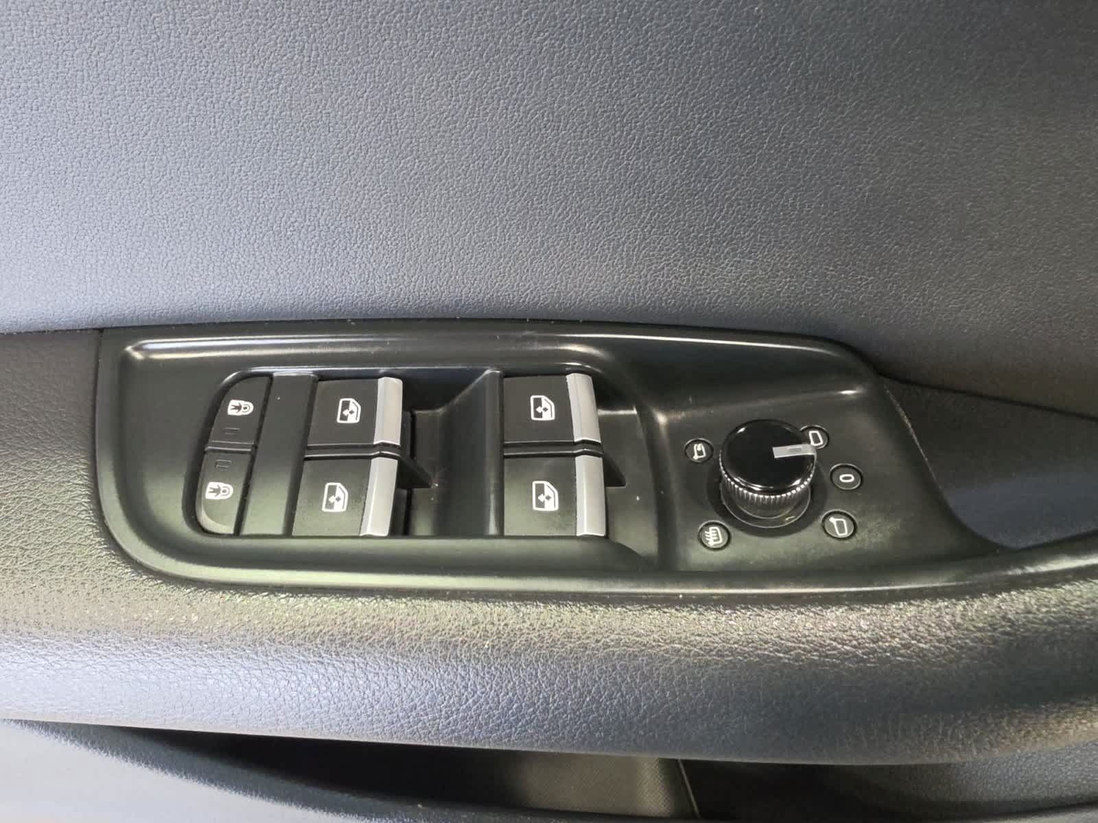 Used 2019 Audi Q8 Prestige AWD/4WD image 24