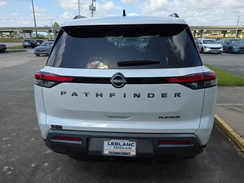 New 2026 Nissan Pathfinder Platinum image 2