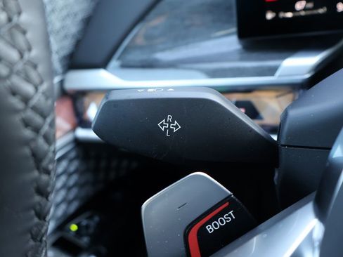 Certified 2025 BMW 760i xDrive image 41