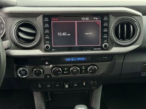 Used 2022 Toyota Tacoma TRD Sport w/ Technology Package image 18