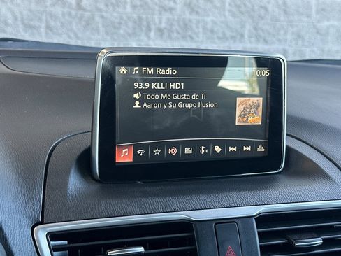 Used 2016 MAZDA MAZDA3 i Sport image 16