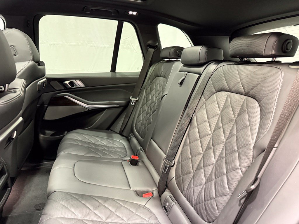 Used 2026 BMW X5 xDrive40i w/ M Sport Package AWD/4WD image 19