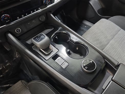 Used 2023 Nissan Rogue SV image 25