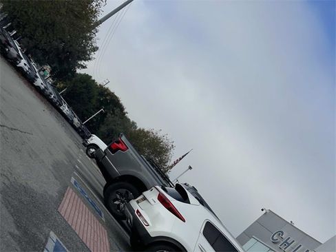 Used 2024 Nissan Rogue SV image 9