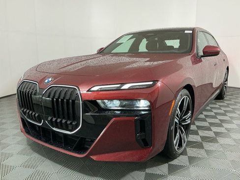 Certified 2025 BMW 740i xDrive w/ Premium Package AWD/4WD image 2