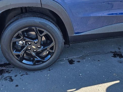 Used 2024 Chevrolet Trax LT w/ Sunroof Package image 6