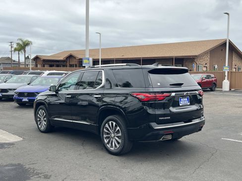 Used 2023 Chevrolet Traverse Premier FWD image 3
