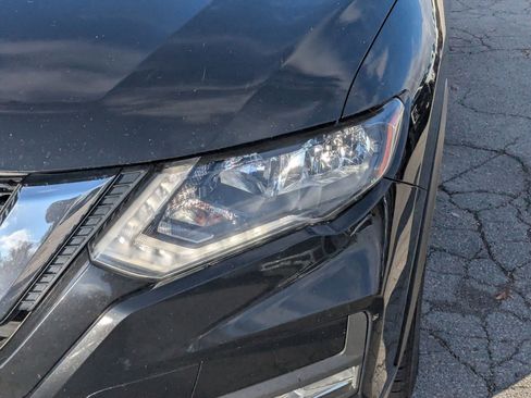 Used 2017 Nissan Rogue SV image 12