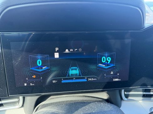 Used 2025 Hyundai Elantra Limited image 10