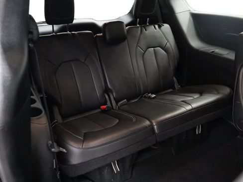 Used 2025 Chrysler Pacifica Select FWD image 27