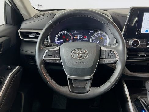 Used 2023 Toyota Highlander XLE image 11