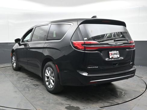 New 2026 Chrysler Pacifica Select AWD/4WD image 8