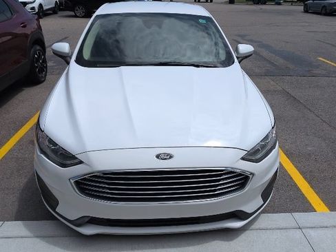 Used 2020 Ford Fusion SE FWD image 2