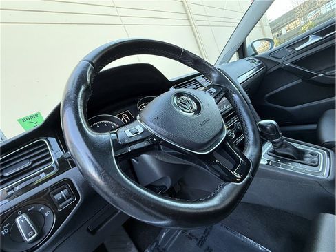 Used 2017 Volkswagen Golf S image 12