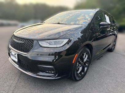 Used 2025 Chrysler Pacifica Limited