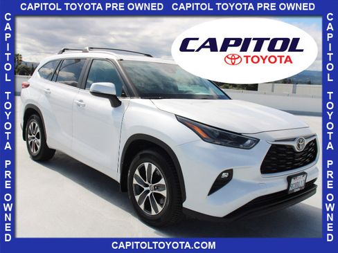 Used 2023 Toyota Highlander XLE FWD image 1