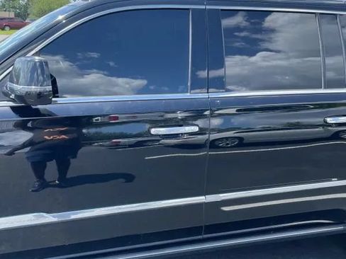 Used 2017 Cadillac Escalade ESV Platinum AWD/4WD image 3