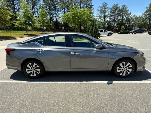 Used 2023 Nissan Altima 2.5 S FWD image 3