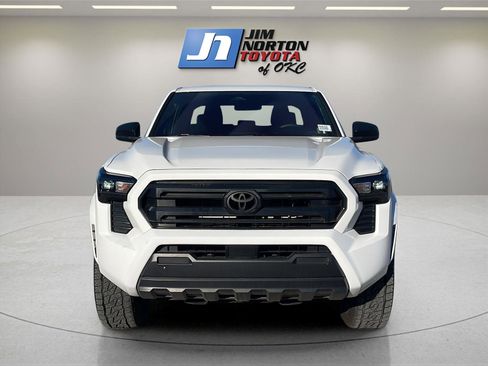 Used 2025 Toyota Tacoma SR image 2