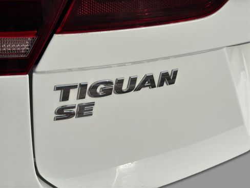 Used 2021 Volkswagen Tiguan SE AWD/4WD image 39