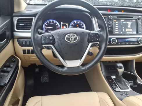 Used 2017 Toyota Highlander XLE image 5
