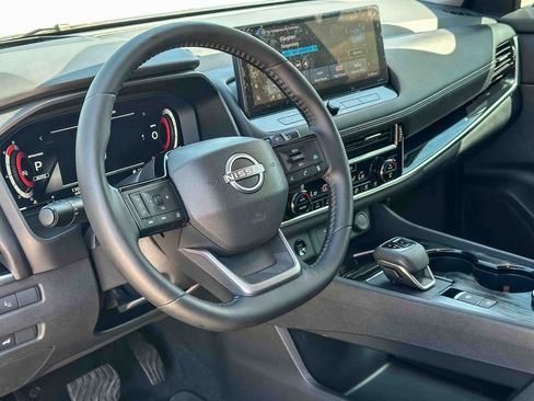 Used 2025 Nissan Rogue SL w/ SL Premium Package AWD/4WD image 12