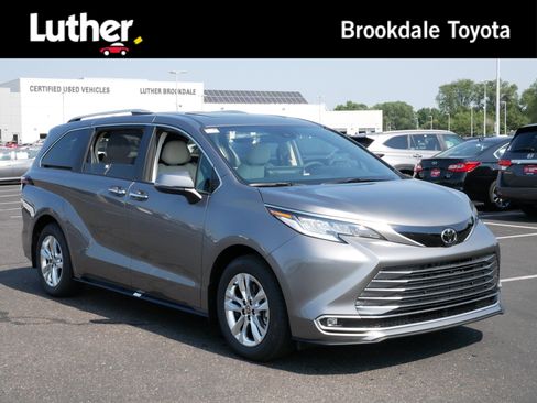 Used 2026 Toyota Sienna Limited FWD image 1