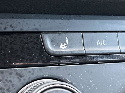 Used 2022 Volkswagen Taos SE w/ IQ.Drive SE Package image 22