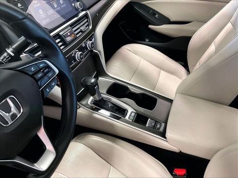 Used 2018 Honda Accord Touring image 20