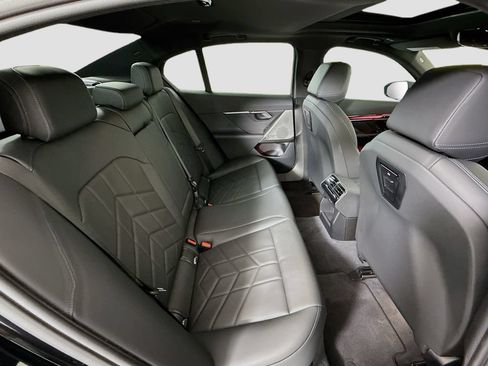 Used 2025 BMW i5 eDrive40i w/ Premium Package RWD image 22