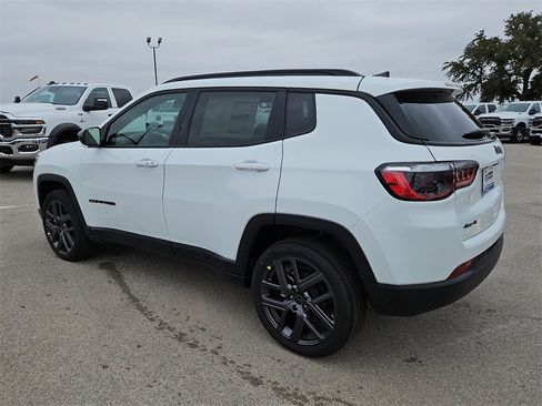 New 2026 Jeep Compass Latitude image 3