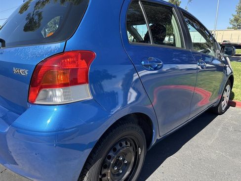 Used 2010 Toyota Yaris 4-Door Hatchback FWD image 10