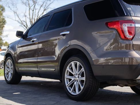 Used 2016 Ford Explorer Limited w/ Equipment Group 301A FWD image 9