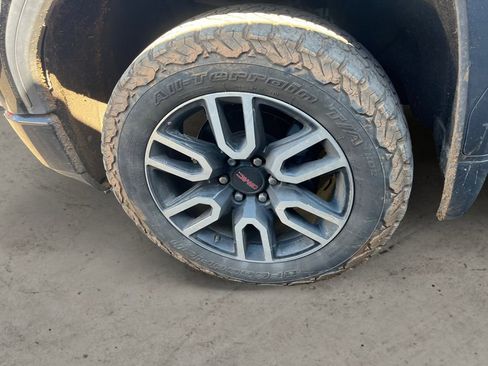 Used 2020 GMC Sierra 1500 AT4 w/ AT4 Premium Package AWD/4WD image 8