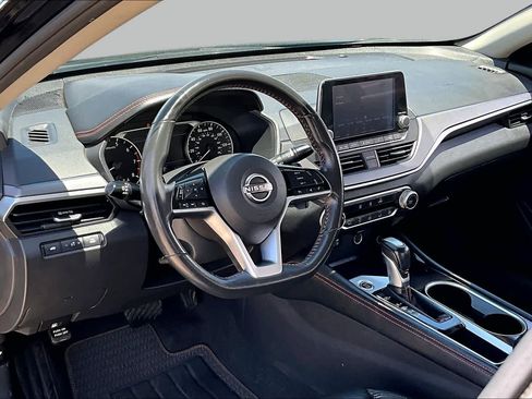 Used 2024 Nissan Altima 2.5 SR FWD image 17