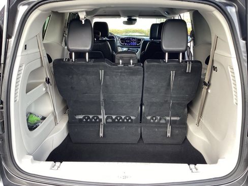 Used 2022 Chrysler Pacifica Touring-L image 22