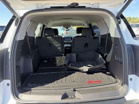 Used 2023 GMC Acadia SLE w/ Driver Convenience Package image 8