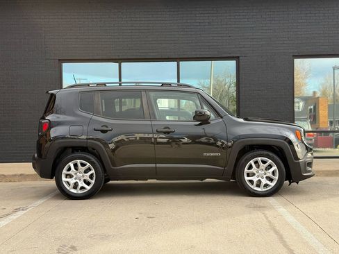Used 2018 Jeep Renegade Latitude image 11