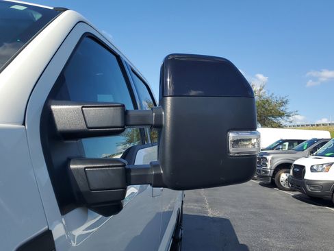 Used 2024 Ford F250 Lariat w/ Black Appearance Package image 4
