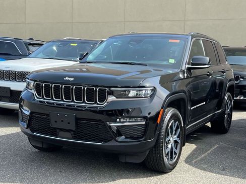 Used 2025 Jeep Grand Cherokee Limited w/ MOPAR Finishing Package image 3