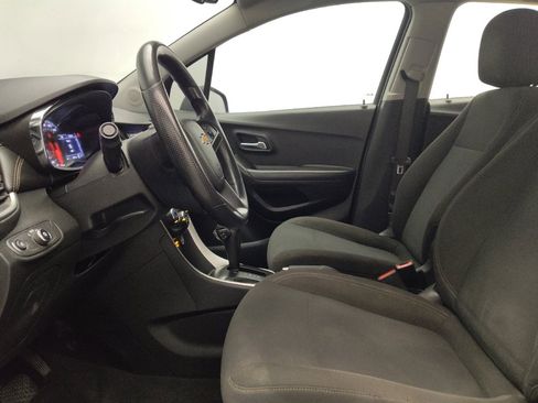 Used 2020 Chevrolet Trax LS FWD image 17