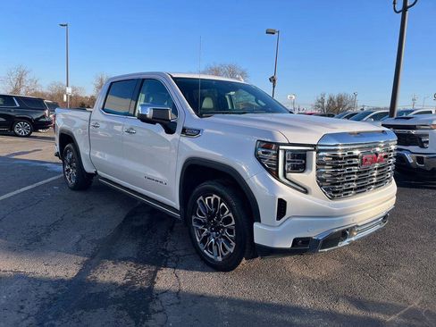 Used 2023 GMC Sierra 1500 Denali w/ Denali Reserve Package AWD/4WD image 7
