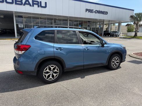 Used 2022 Subaru Forester Premium AWD/4WD image 3