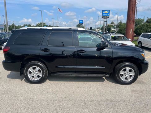 Used 2018 Toyota Sequoia SR5 w/ Premium Package AWD/4WD image 6