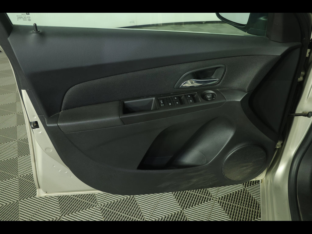 Used 2016 Chevrolet Cruze LT FWD image 15
