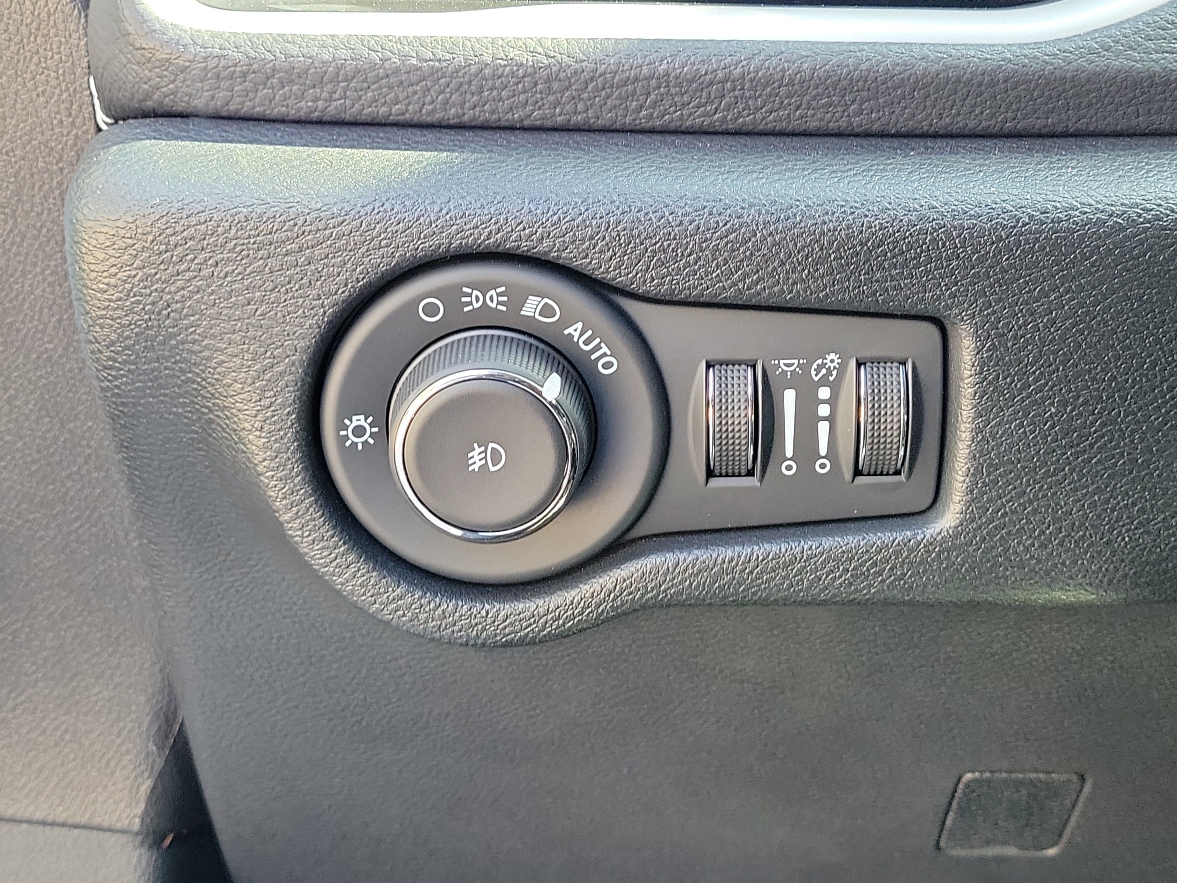 Used 2024 Chrysler Pacifica Limited FWD image 26