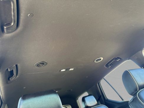 Used 2023 Chevrolet Traverse Premier image 37